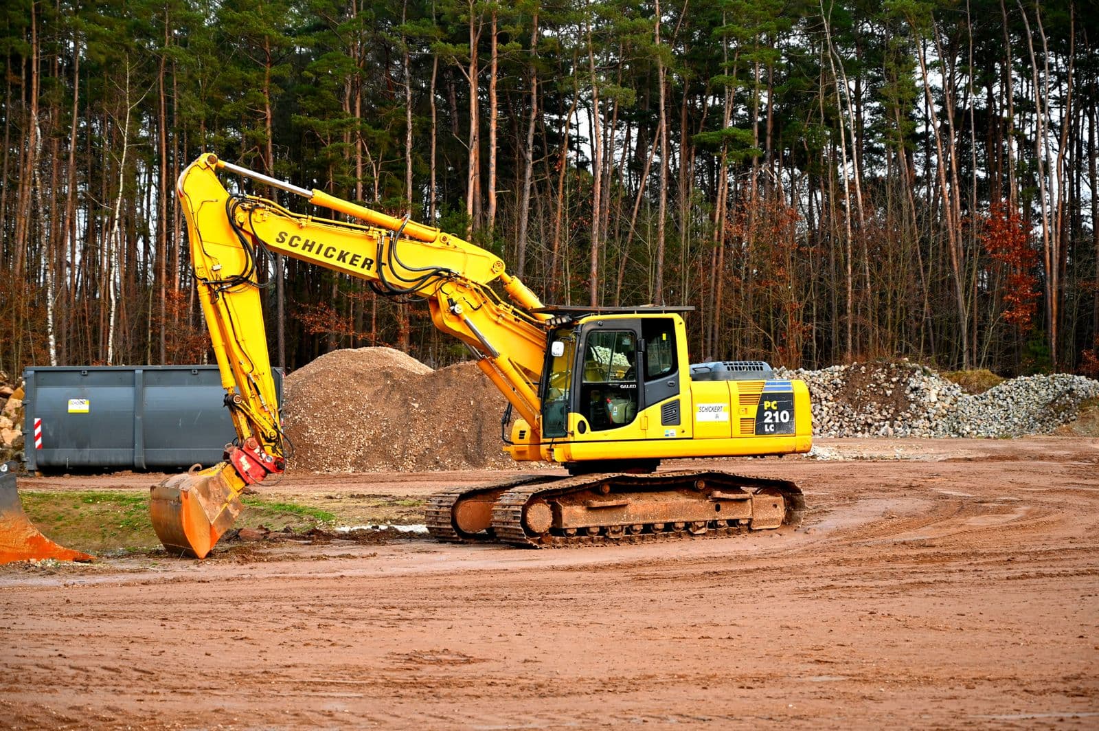 Excavators available for rent from GulfFast in Saudi Arabia